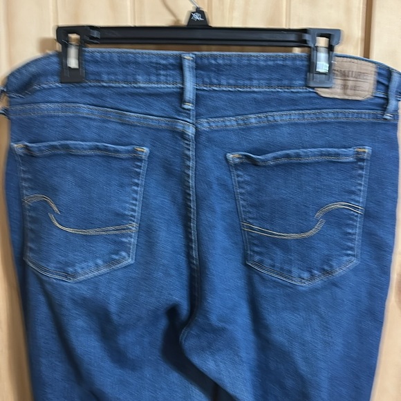 Signature Levi’s Mid Rise Bootcut Women’s Classic Blue Women's Jeans - Picture 2 of 5